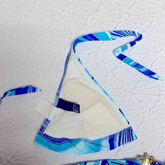 Sol Lo String Bikini EUC w/wavy stripes of blue & white & Embellishments Size 6 - Picture 5 of 12